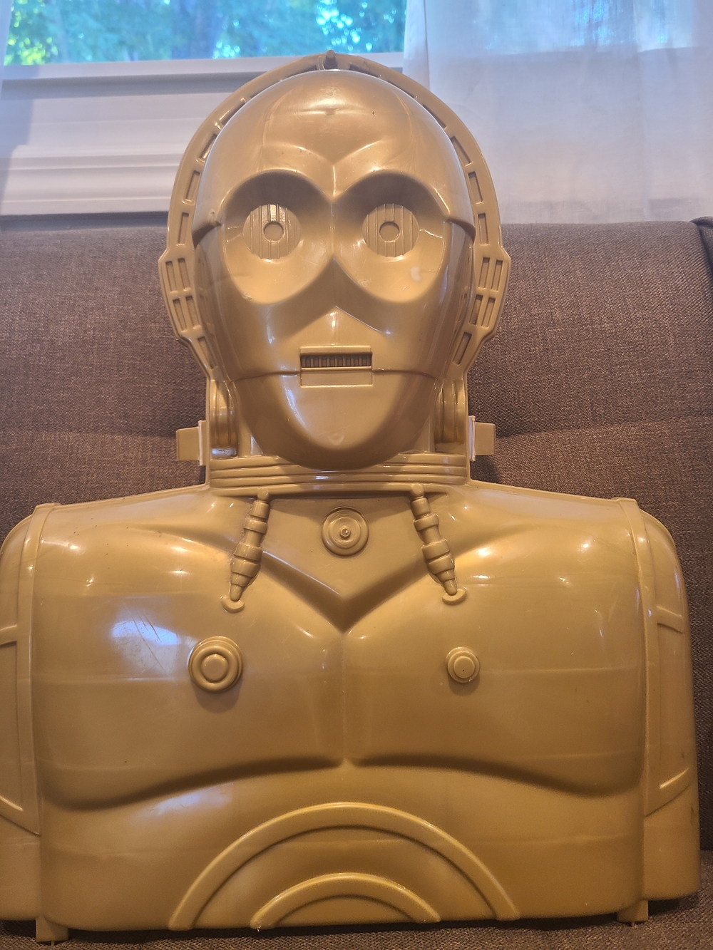2004 Star Wars C3PO Gold Carrying Case, Figurine Storage. 19"